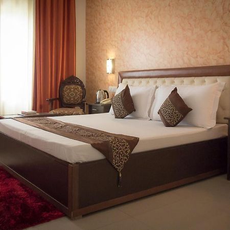 The Baghban Hotel & Resort, Bádámi Kültér fotó