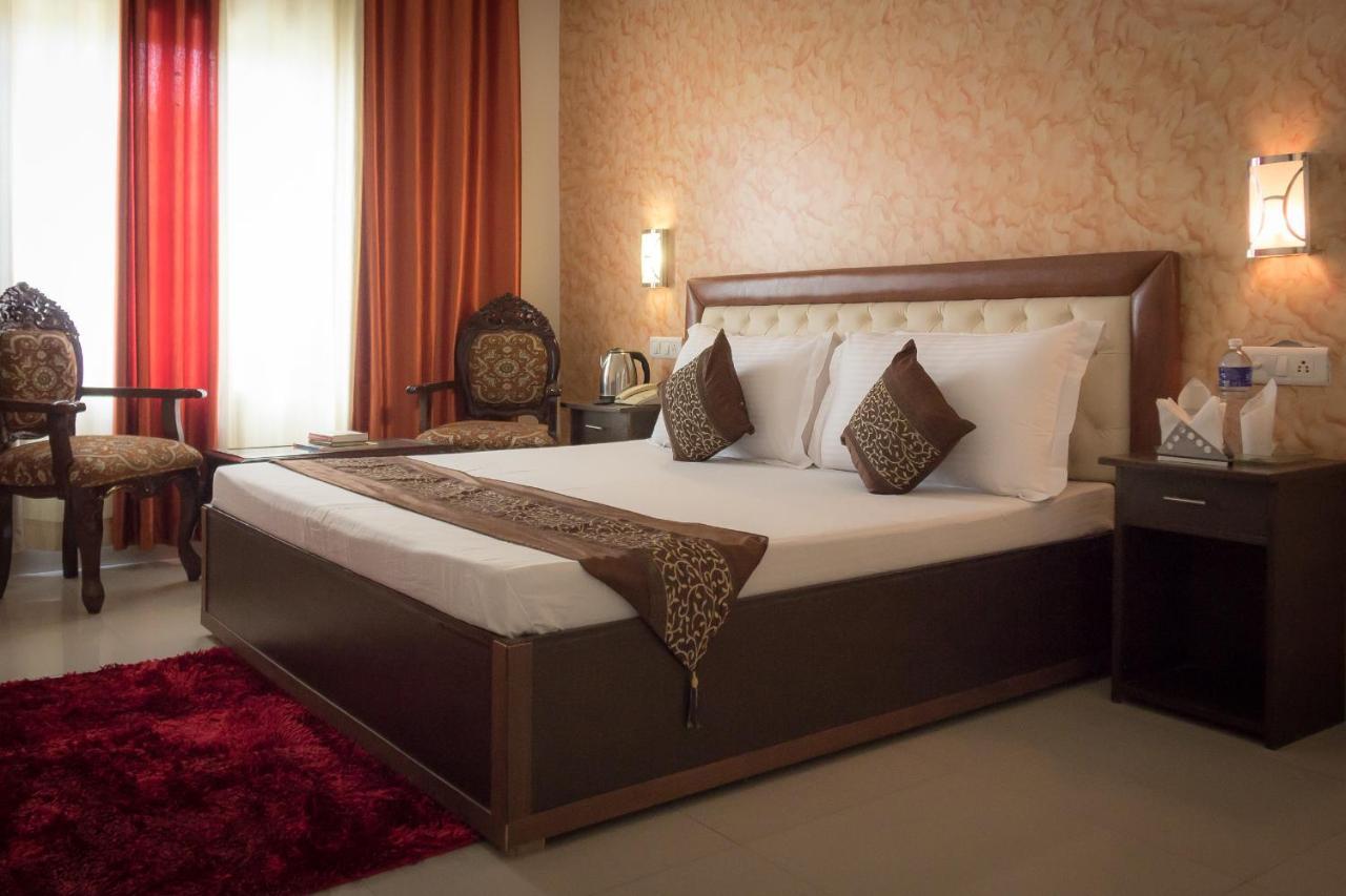 The Baghban Hotel & Resort, Bádámi Kültér fotó